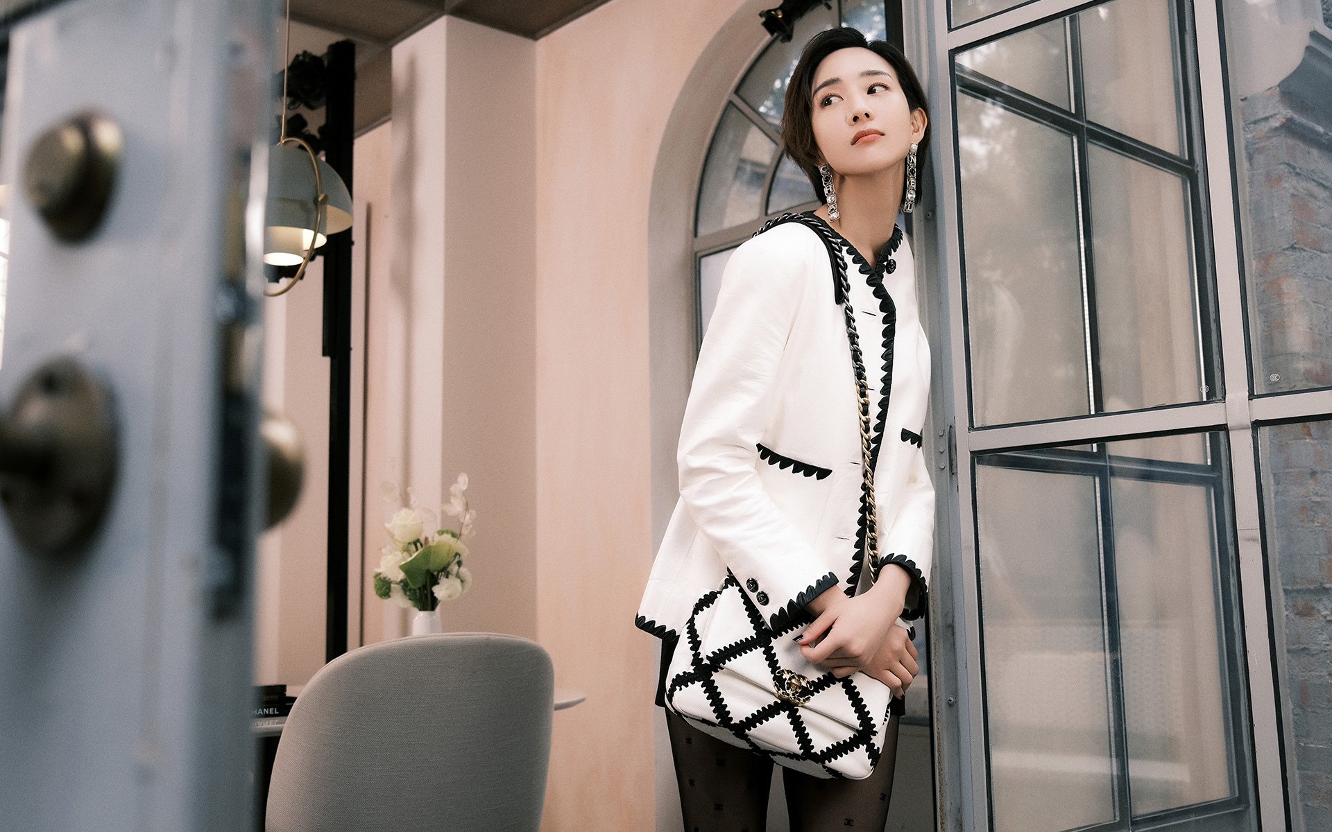 “意甲新秀连续破门，闪耀赛场赢得关注”，意甲新球衣